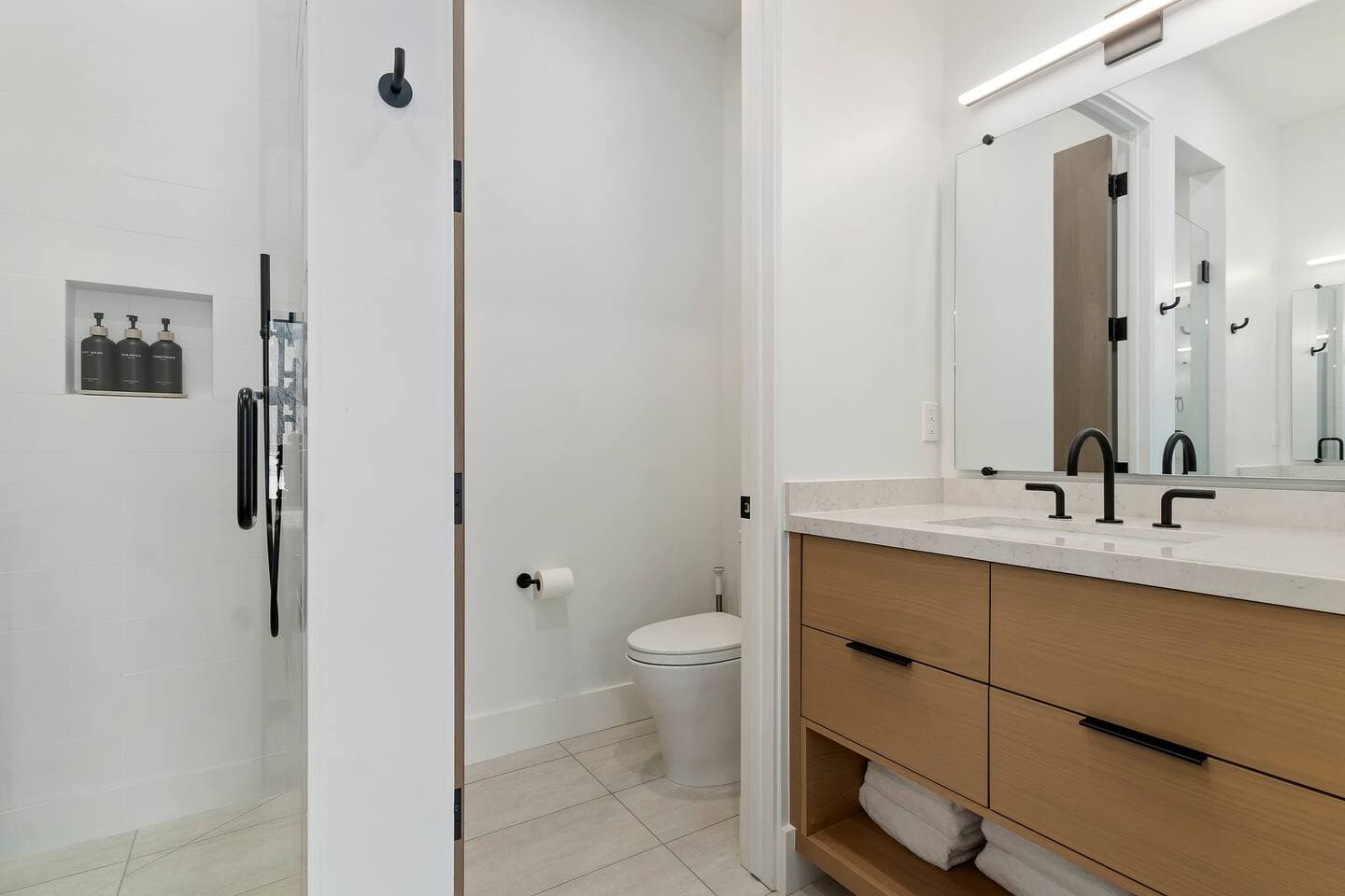 Ensuite connected to bedroom 4.