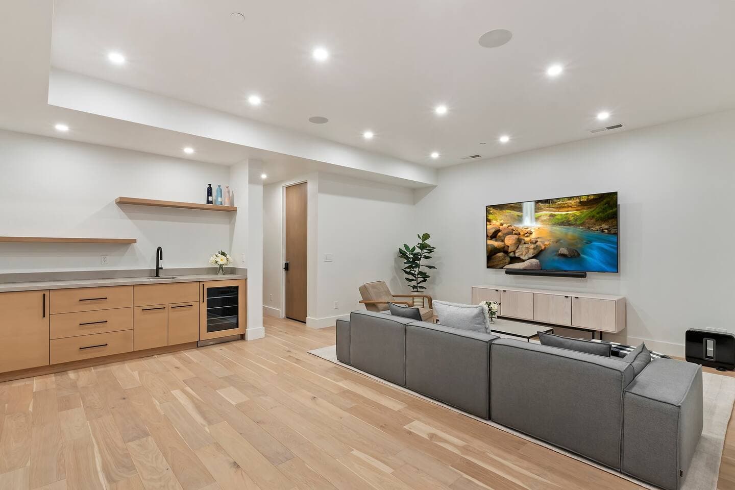 1st level: space for watching a movie or enjoying board games