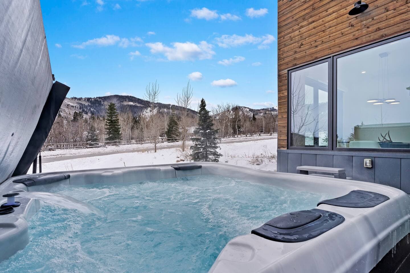 Enjoy the relaxing hot tub with amazing mountain views